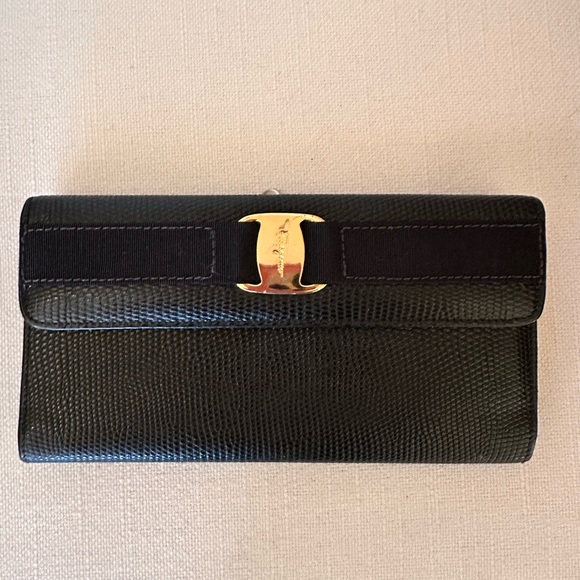 Salvatore Ferragamo Handbags - Salvatore Ferragamo Vara Knot Lizard Wallet black with Gold Logo